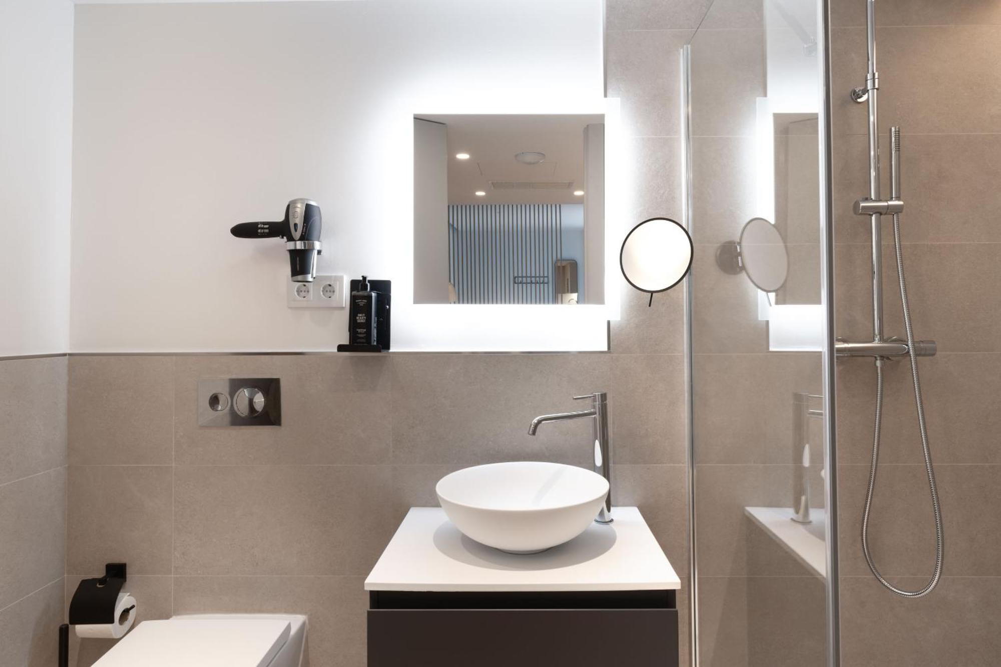 Limehome Madrid Calle De Juan Hurtado De Mendoza מראה חיצוני תמונה